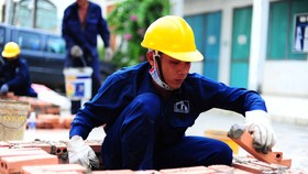 Hỗ trợ người lao động ở các khu công nghiệp, khu chế xuất bị mất việc