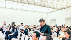 Cổ đông phát biểu gay gắt tại ĐHCĐ Eximbank.