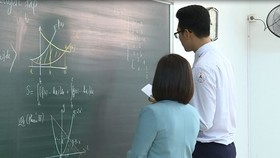 Chống những biến tướng trường chuyên hơn là xóa bỏ
