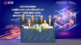 Đại diện SCB và McKinsey & Company ký kết hợp tác chiến lược.
