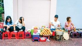 Cuộc mưu sinh của những người như thế này sẽ ra sao khi giãn cách xã hội kéo dài.