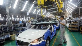 Dây chuyền lắp ráp xe Mazda của Công ty Cổ phần Ôtô Trường Hải trong Khu Kinh tế mở Chu Lai (Quảng Nam). (Ảnh: TTXVN)