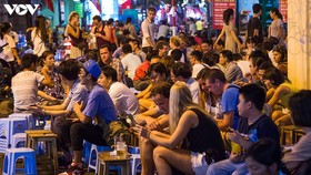 Mục tiêu của Đề án là khai thác tiềm năng phát triển kinh tế ban đêm nhằm tận dụng tối đa cơ hội phát triển kinh tế mới, nâng cao thu nhập và đời sống của người dân. (Ảnh:Phố Tạ Hiện (Hà Nội) tấp nập hàng quán, du khách về đêm)