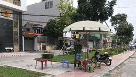 Chốt kiểm soát tại khu vực xung quanh nhà số 36 phố Ngô Quyền, thành phố Hải Dương. (Ảnh: Mạnh Tú/TTXVN)