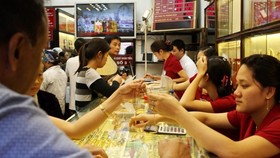 Chênh lệch giá vàng vẫn ở mức cao