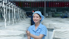 Đơn hàng của nhiều doanh nghiệp dệt may sụt giảm do ảnh hưởng bởi dịch COVID-19. (Ảnh: Đức Duy/Vietnam+)