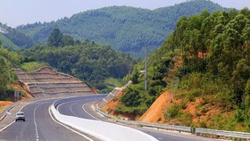 Ba dự án cao tốc Bắc – Nam được triển khai bằng vốn đầu tư công sau khi hoàn thành sẽ tiến hành thu phí với mức dự kiến từ 1.500-2.000 đồng/km. Riêng mức phí với dự án PPP sẽ được tính toán riêng.