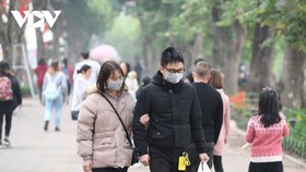 Thủ tướng chỉ đạo Hà Nội và Thành phố Hồ Chí Minh phải đeo khẩu trang nơi công cộng.