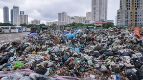 Hà Nội: Làm rõ trách nhiệm để xảy ra ùn ứ rác thải