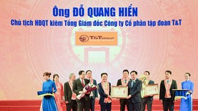 “Bầu Hiển” ủng hộ 8 tỷ đồng tiếp sức đồng bào miền Trung vượt lũ