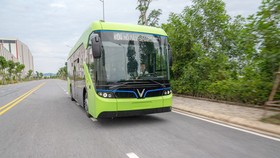 Trong bối cảnh ô nhiễm đang ở mức báo động, việc VinBus chạy thử thành công và tương lai xuất hiện hàng trăm chiếc xe buýt “xanh” lưu thông trên đường phố đã khiến rất nhiều người háo hức, chờ đợi.