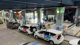 Sân bay Tân Sơn Nhất: Phải sắp xếp khu vực taxi và xe công nghệ hợp lý