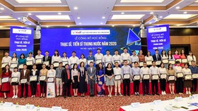 Năm 2020, Quỹ Đổi mới sáng tạo Vingroup VinIF trao gần 40 tỉ đồng cho 293 học viên cao học, nghiên cứu sinh trong nước.