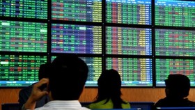 Nhóm trụ giúp VN Index tăng chạm mốc 1.000 điểm