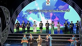 Đại diện CTCP điện cơ Thống Nhất Vinawind nhận giải thưởng Thương hiệu Quốc gia 2020