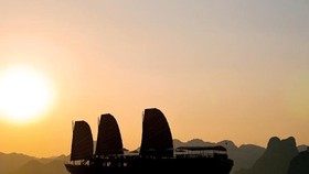 Di sản Vịnh Hạ Long là điểm đến không thể thiếu trong mỗi hành trình khám phá Việt Nam của du khách thế giới. (Ảnh: CTV/Vietnam+)