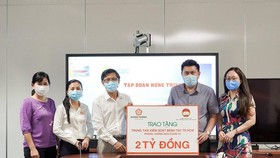 Hưng Thịnh trao tặng 2 tỷ đồng cho HCDC phòng, chống dịch Covid-19