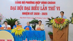 Bí thư Quận ủy quận Thủ Đức Nguyễn Mạnh Cường yêu cầu Đảng bộ phường Hiệp Bình Chánh tập trung khắc phục hạn chế, yếu kém trong công tác quản lý đất đai, trật tự xây dựng. Ảnh: KIỀU PHONG