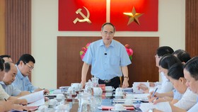 Bí thư Thành ủy TPHCM Nguyễn Thiện Nhân phát biểu tại buổi làm việc. Ảnh: KIỀU PHONG