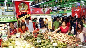 Trên thị trường Hà Nội, có 6/11 nhóm hàng có chỉ số giảm so với tháng trước (tháng 1-2020)