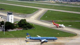 Hai đường băng của cảng hàng không Tân Sơn Nhất hiện nay (ảnh minh hoạ)