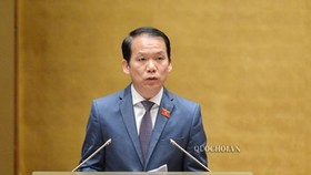 Chủ nhiệm Ủy ban Pháp luật Hoàng Thanh Tùng trình bày Báo cáo tiếp thu, chỉnh lý dự án Luật sửa đổi, bổ sung một số điều của Luật Tổ chức Quốc hội