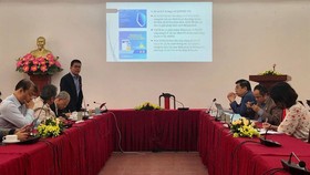 ThS. Nguyễn Anh Dương, Trưởng Ban Nghiên cứu tổng hợp (CIEM) trình bày kết quả nghiên cứu tại hội thảo