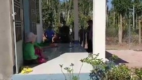 Lực lượng chức năng thuyết phục Hoàng ra đầu thú