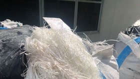 Bắt nhóm công nhân dùng xe tải trộm 14 tấn hàng của doanh nghiệp