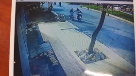 Hai đối tượng tại cơ quan công an.
