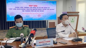 Đại diện Công an TPHCM và Sở TT-TT TPHCM tại buổi họp báo. Ảnh: CHÍ THẠCH