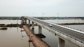 Cầu Thịnh Long bắc qua sông Ninh Cơ