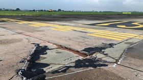 Đường cất hạ cánh, đường lăn sân bay Nội Bài đang trong tình trạng xuống cấp nghiêm trọng