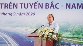 Thủ tướng Nguyễn Xuân Phúc phát biểu tại lễ khởi công. Ảnh: VGP