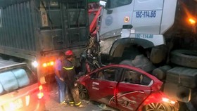 3 người tử vong trong chiếc xe ô tô 4 chỗ bị nghiền nát