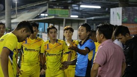 Coach Trung núi gặp khó trước trận chung kết