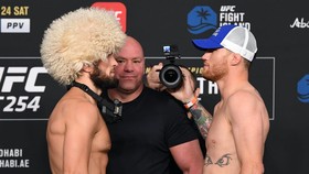 Khabib mặt đối mặt với Gaethje