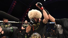 Khabib xúc động với trận đấu cuối cùng trong sự nghiệp của mình