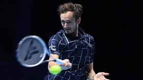Medvedev chuẩn bị "chiến" Nadal khi là tay vợt duy nhất toàn thắng 3 trận