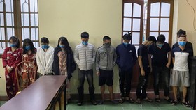 Những người vào quán karaoke Bảo Bảo hát trong khi có lệnh cấm tập trung đông người. Ảnh: Công an Thanh Hóa