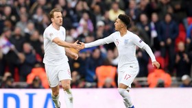 Harry Kane và Jadon Sancho trong mày áo tuyển Anh
