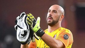 Hụt hơi trong 25 phút, cựu thủ thành Liverpool Pepe Reina tưởng mình mất mạng vì Covid-19