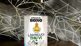 Làm người thú vị dễ hay khó?