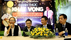 Trao tặng tủ sách “Hạt giống Tâm hồn” cho 30 trường học tại TPHCM