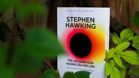 Cuốn sách cuối cùng của nhà vật lý thiên tài Stephen Hawking ra mắt bạn đọc Việt Nam