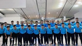 Toàn đội tại sân bay Tân Sơn Nhất tối 9-2. Ảnh: Anh Trần