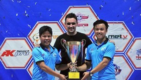 HLV Hector Souto và những thành viên BTC giải FI