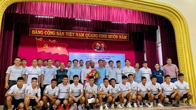 Toàn đội tại lễ xuất quân. Ảnh: Thanh Đình