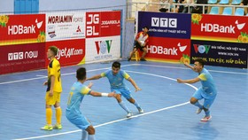 Niềm vui của Sanatech Khánh Hòa sau bàn thắng muộn.