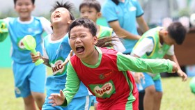 Tràn ngập tiếng cười ở các cuộc so tài. Ảnh: HOÀNG HÙNG
